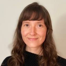 Dr. Angela Straathof